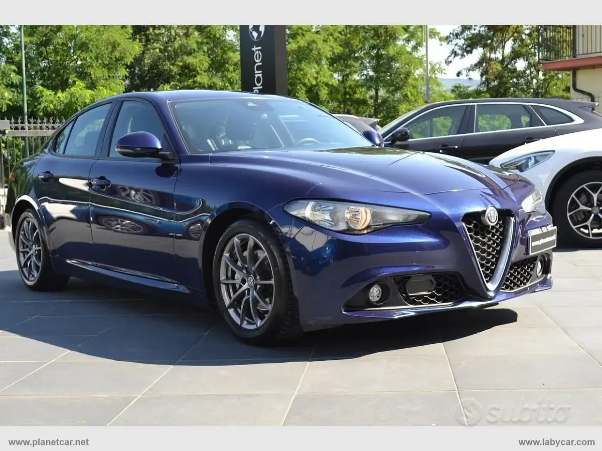 Usata Alfa Romeo Giulia 150 CV (110 kW) 2017 Bluazzurro Berlina
