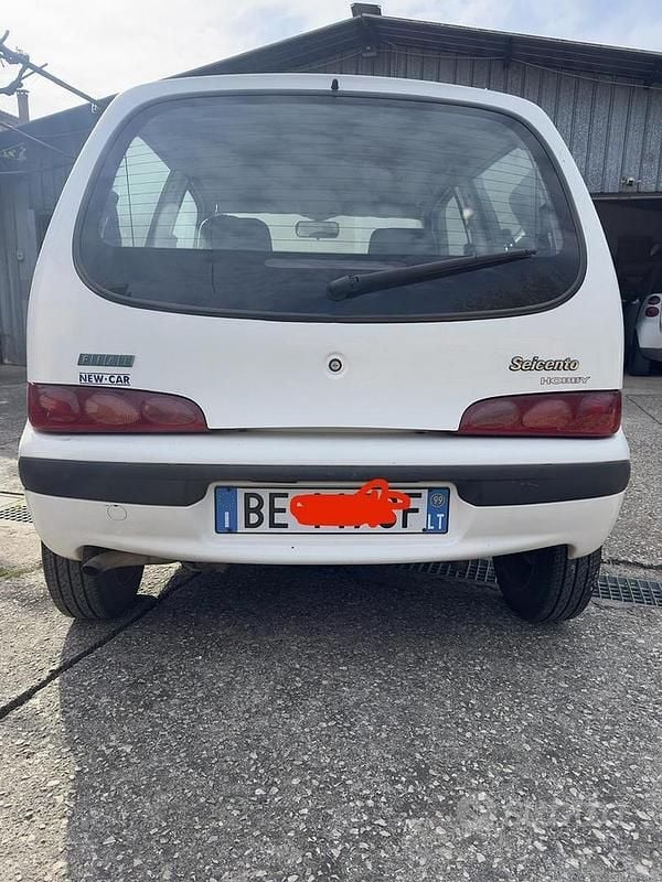 Usata Fiat 600 54 CV (39 kW) 1999 Bianco Berlina