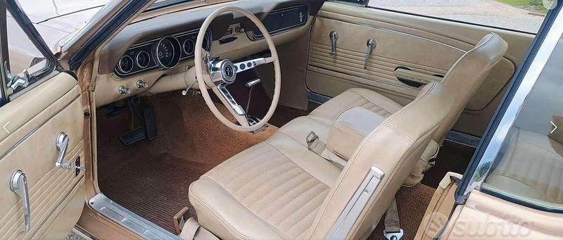 Usata Ford Mustang 250 CV (183 kW) 1966 Oro Berlina