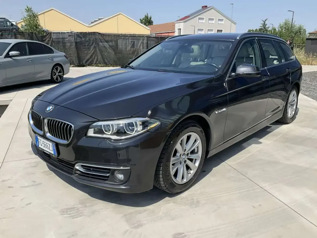 Usata BMW 520 Luxury Line 190 CV (139 kW) 2017 Grigio Station wagon