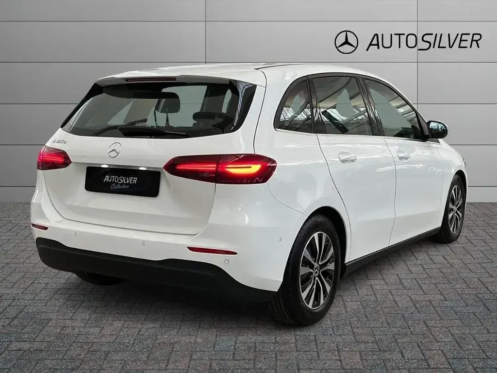 Usata Mercedes B180 Advanced 116 CV (85 kW) 2025 Bianco / pastello Utilitaria