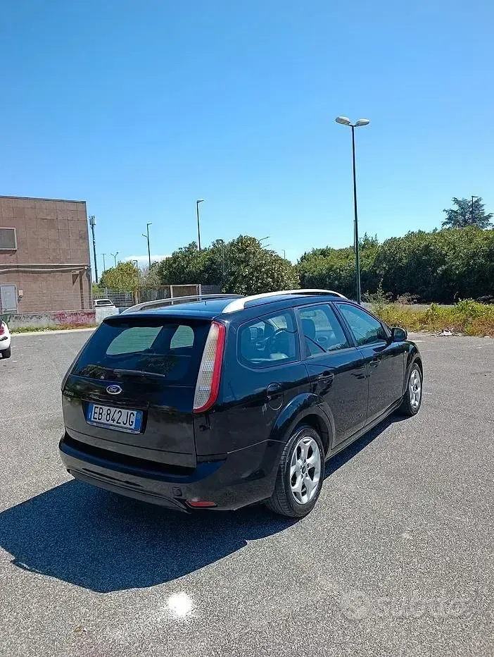 Usata Ford Focus 90 CV (66 kW) 2010 Nero Station wagon