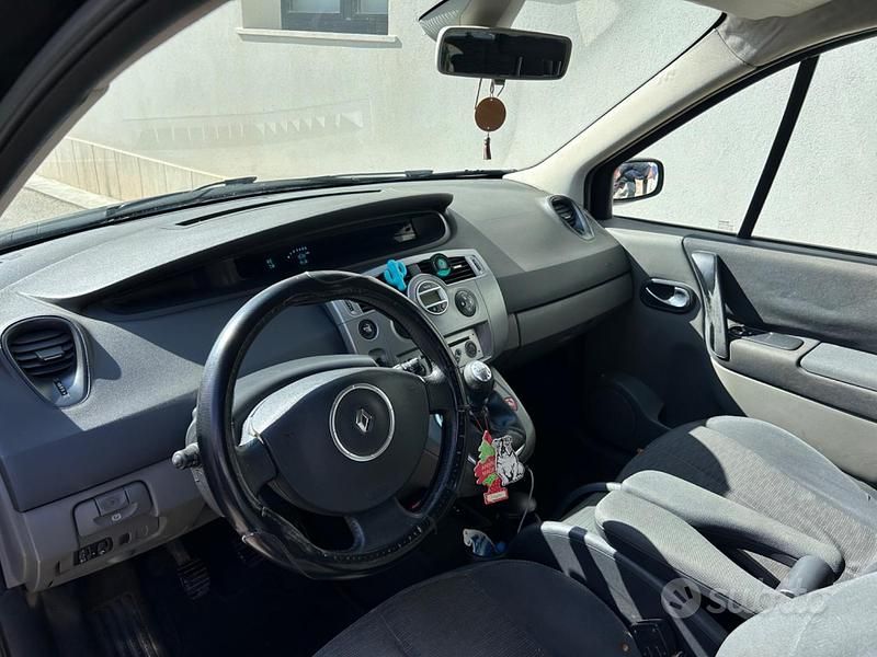 Usata Renault Scénic II 105 CV (77 kW) 2007 Monovolume