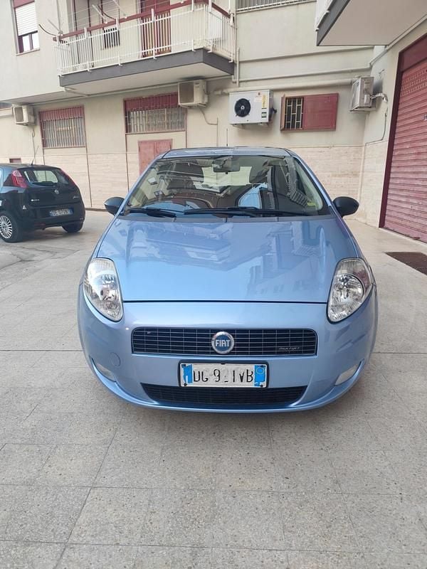 Usata Fiat Grande Punto Dynamic 75 CV (55 kW) 2007 Blu Utilitaria