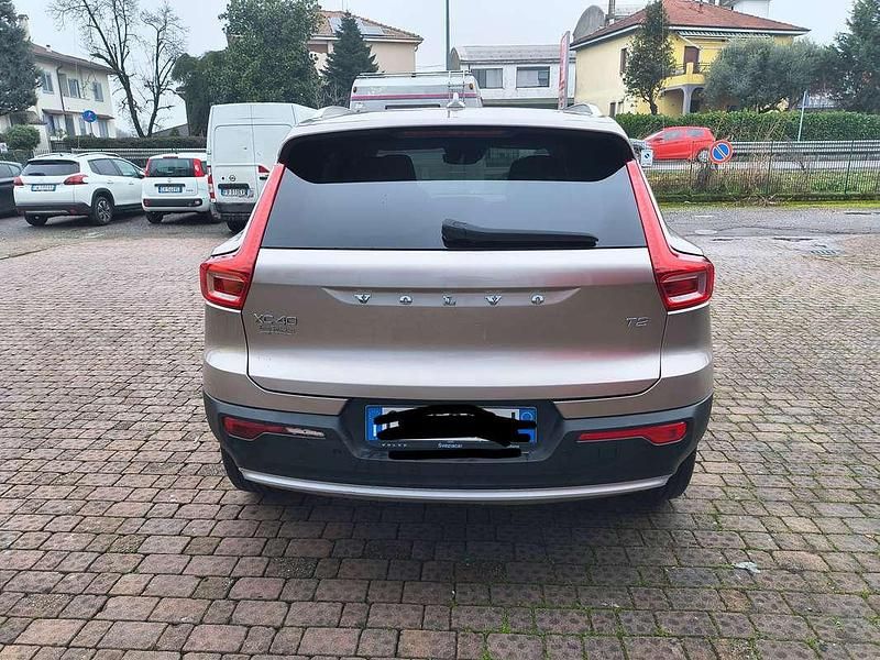 Usata Volvo XC40 Core 129 CV (94 kW) 2023 Beige SUV