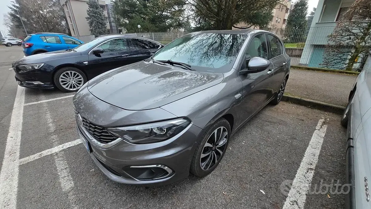 Usata Fiat Tipo 95 CV (69 kW) 2017 Grigio Berlina