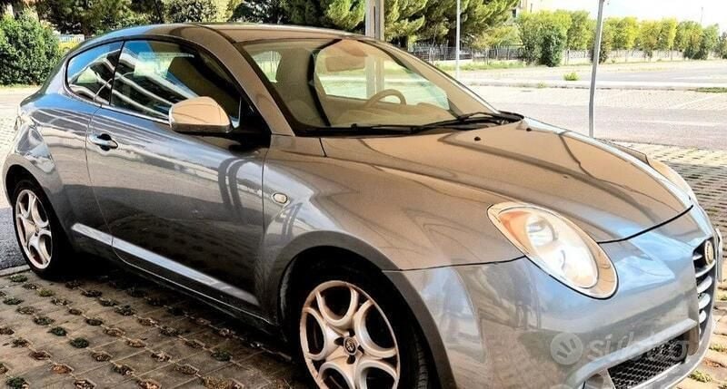 Argento Usata 2010 Alfa Romeo MiTo Distinctive Utilitaria | 4200 € (Buon prezzo) - Immagine 1/2