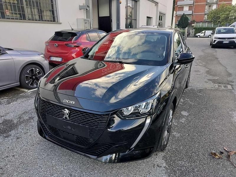 Usata Peugeot e-208 Allure 56 kW (77 CV) 2024 Nero Utilitaria