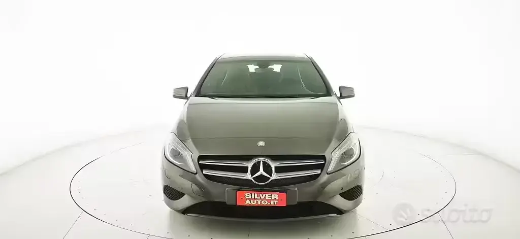 Usata Mercedes A180 109 CV (80 kW) 2013 Grigio Berlina