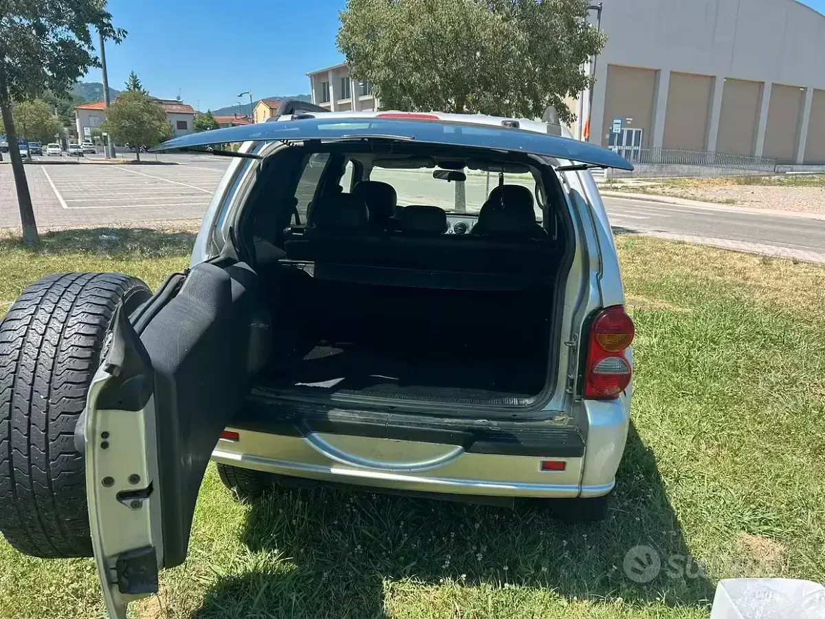 Usata Jeep Cherokee 143 CV (105 kW) 2003 Grigio SUV