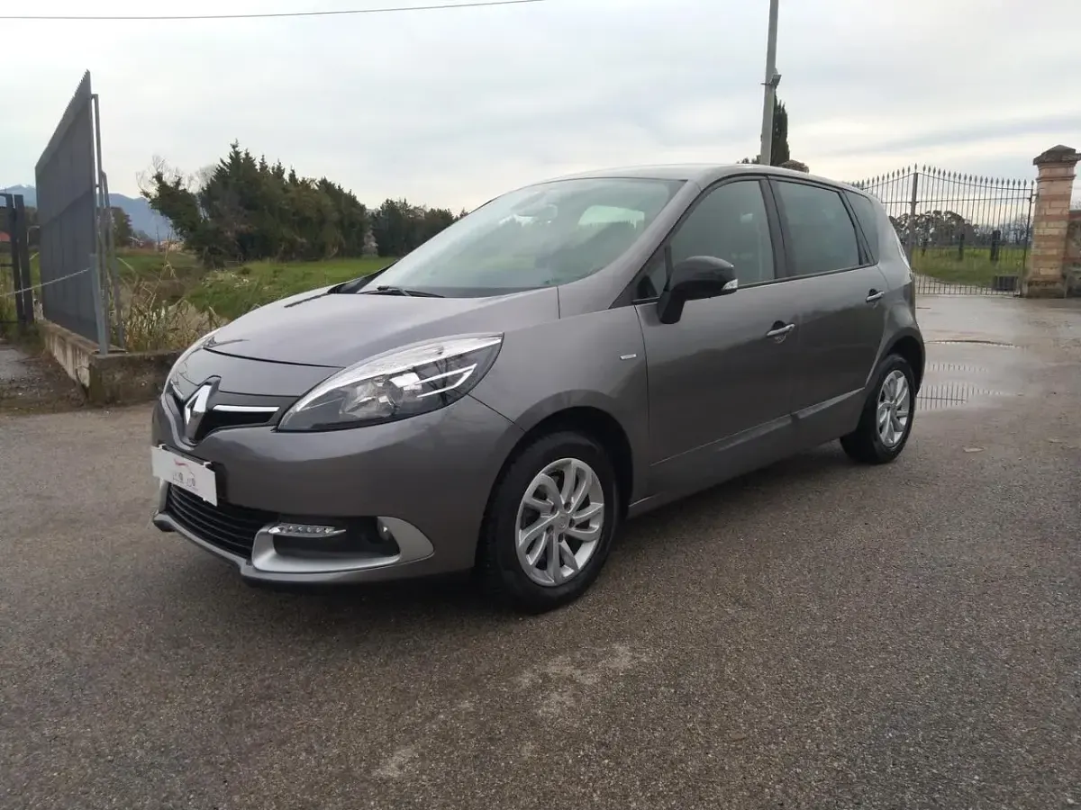 Usata Renault Scénic Bose Edition 110 CV (80 kW) 2016 Grigio Monovolume