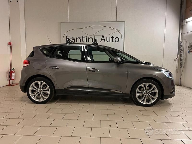 Usata Renault Scénic III Zen 110 CV (80 kW) 2016 Grigio Monovolume
