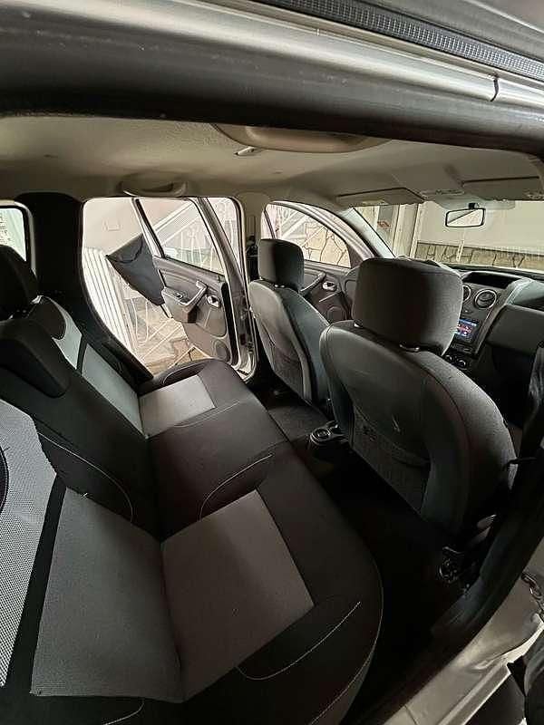 Usata Dacia Duster Lauréate 109 CV (80 kW) 2016 Argento SUV