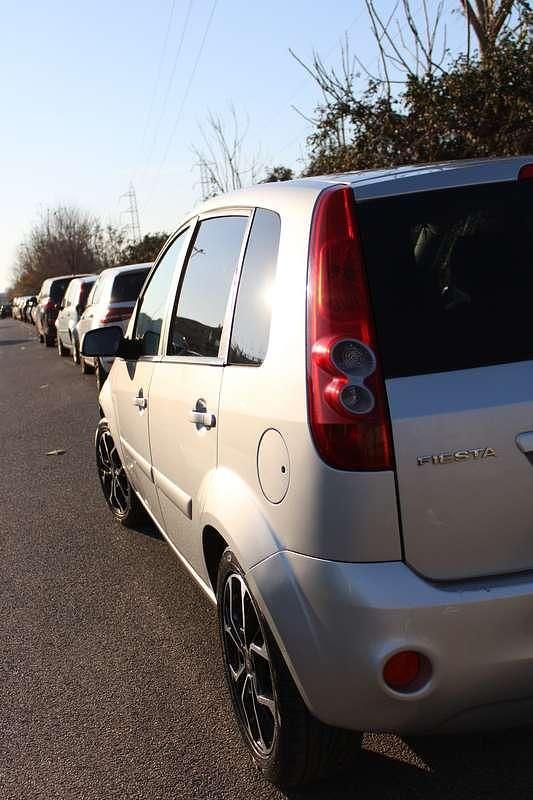 Usata Ford Fiesta Ghia 68 CV (50 kW) 2008 Berlina