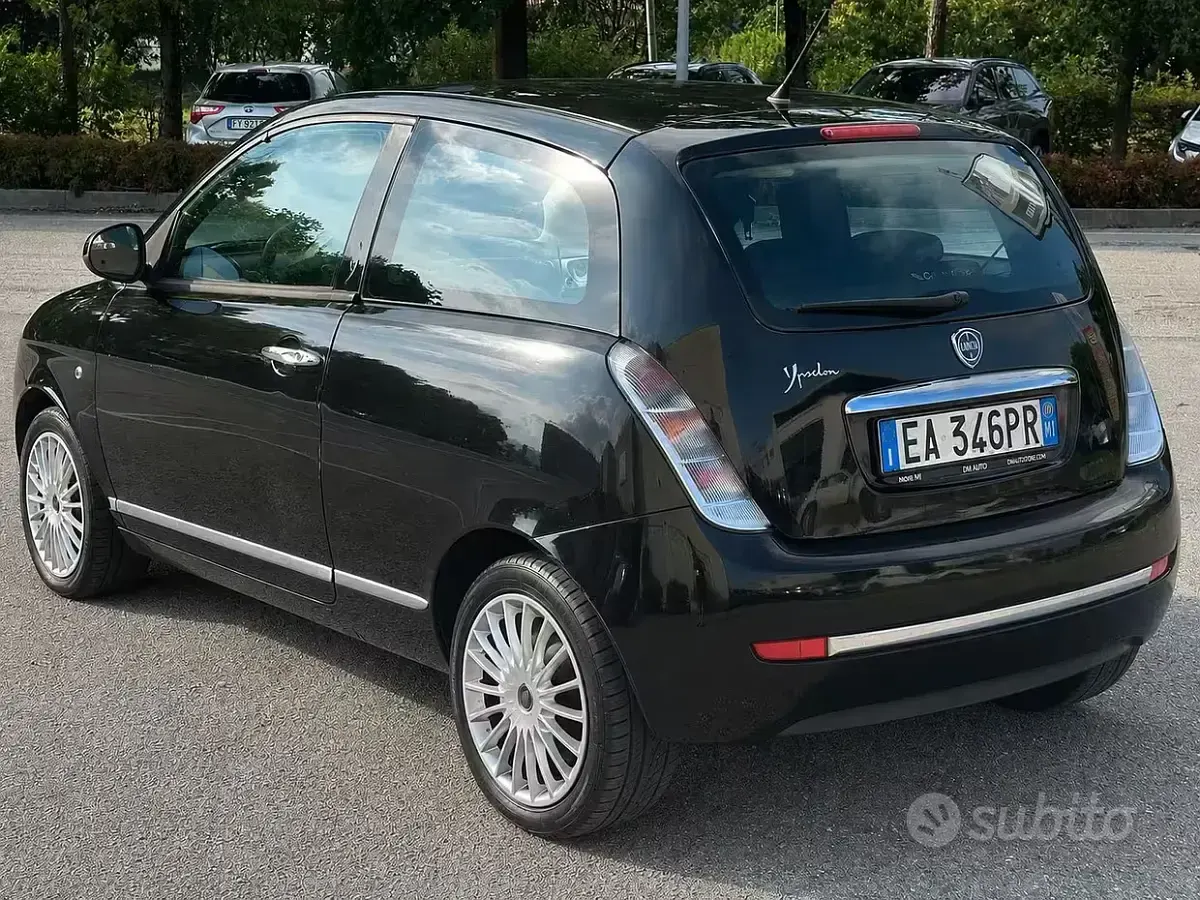 Usata Lancia Ypsilon 77 CV (56 kW) 2010 Nero Utilitaria