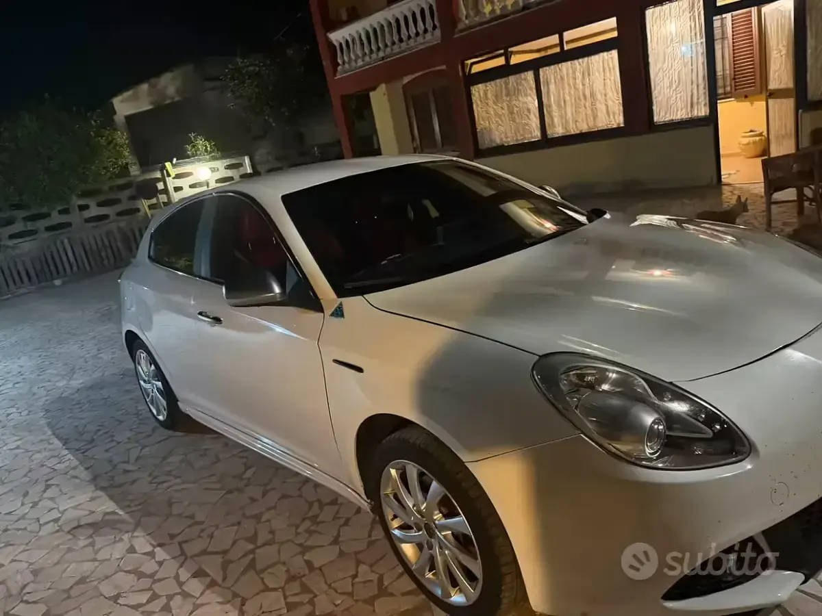 Usata Alfa Romeo Giulietta Exclusive 170 CV (125 kW) 2010 Bianco Utilitaria