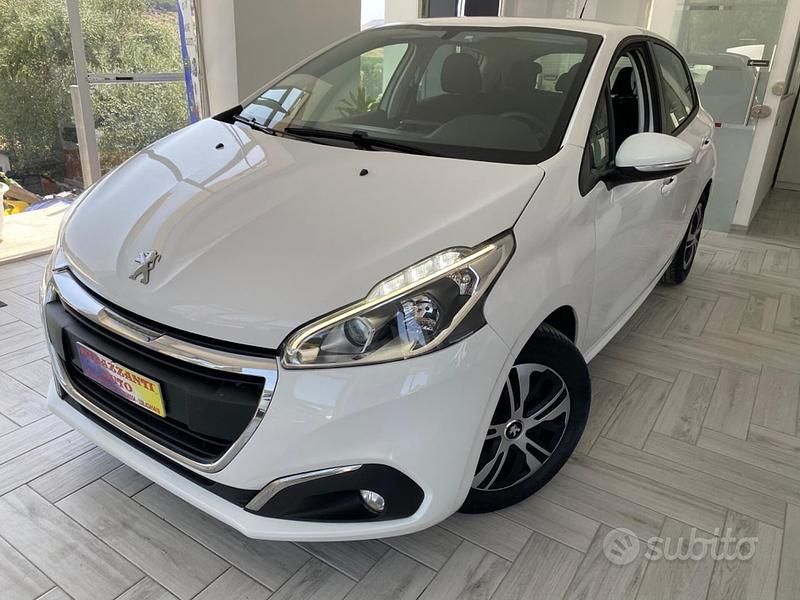 Usata Peugeot 208 Allure 83 CV (61 kW) 2020 Bianco Utilitaria