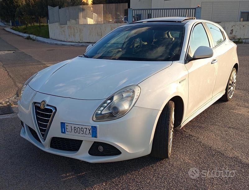 Usata Alfa Romeo Giulietta Distinctive 140 CV (102 kW) 2011 Bianco Utilitaria