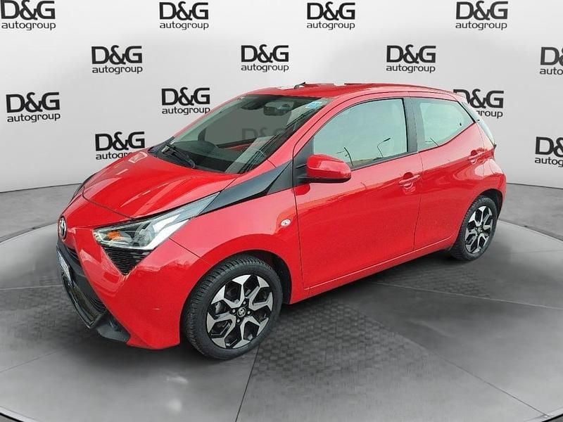 Rossa Usata 2021 Toyota Aygo Connect Style Due volumi | 10.500 € (Buon prezzo) - Immagine 1/4