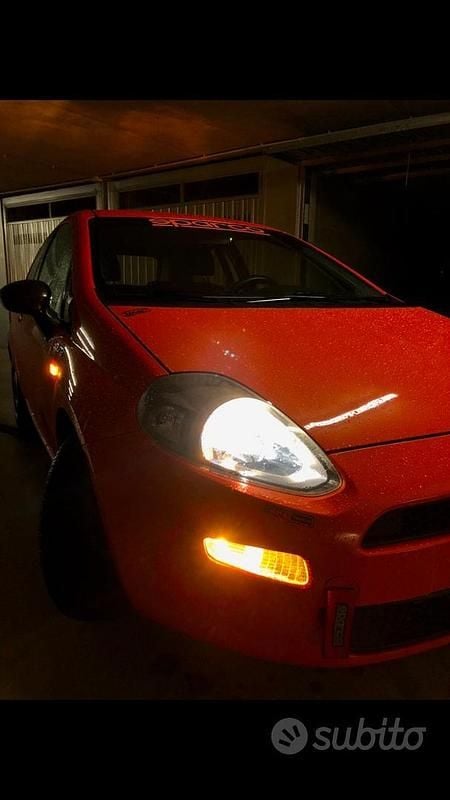 Usata Fiat Grande Punto Young 77 CV (56 kW) 2015 Utilitaria