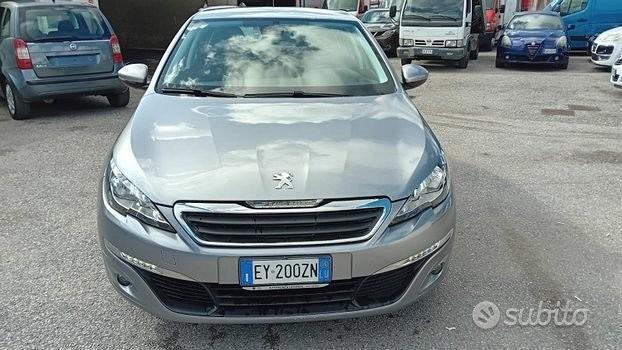 Usato 2015 Peugeot 308 1.2 Benzin (10.800 €)