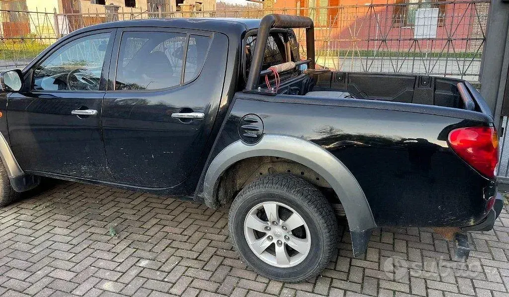 Usata Mitsubishi L200 Intense 136 CV (100 kW) 2006 Nero Pick-up