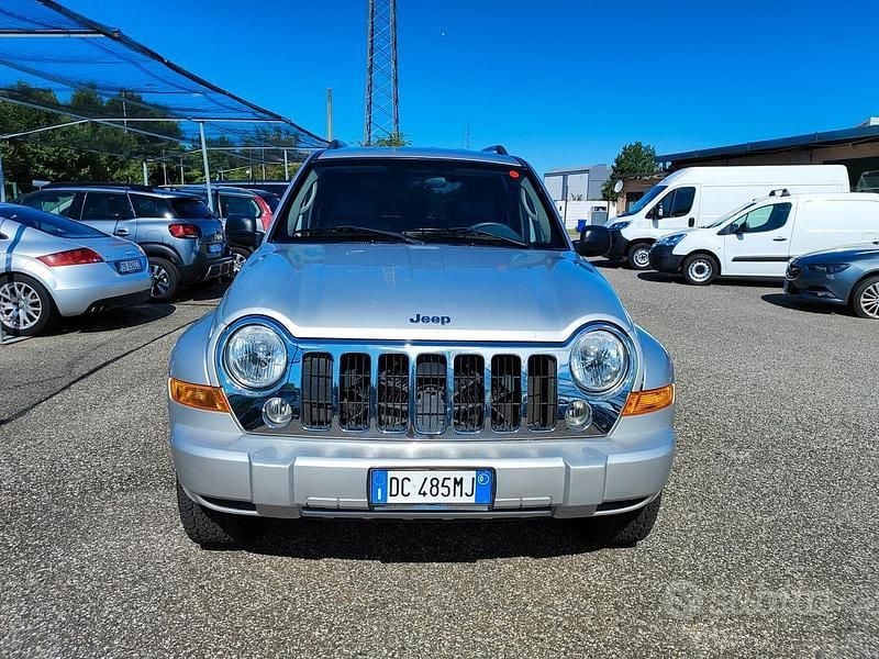 Usata Jeep Cherokee Limited 163 CV (119 kW) 2006 Argento SUV