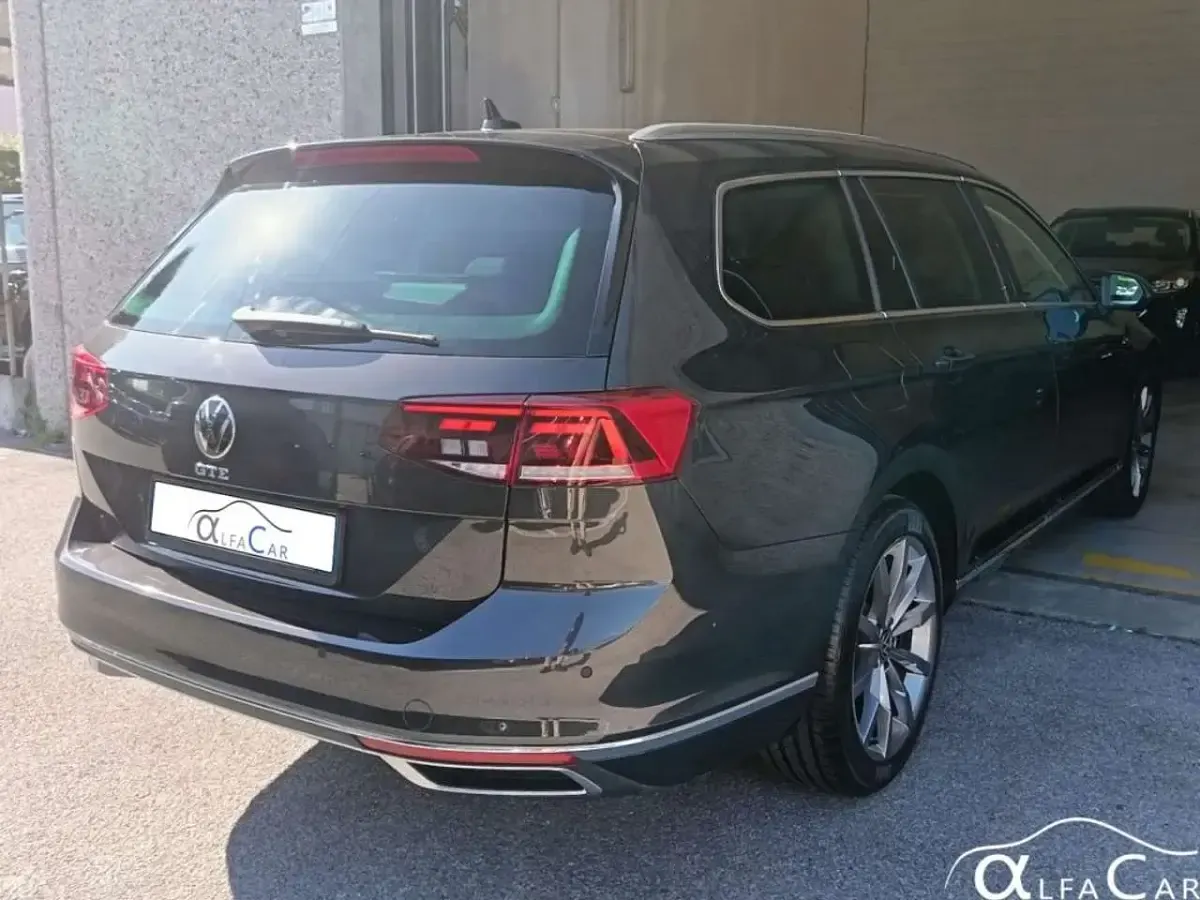 Usata VW Passat GTE 156 CV (114 kW) 2022 Manganese grey Station wagon