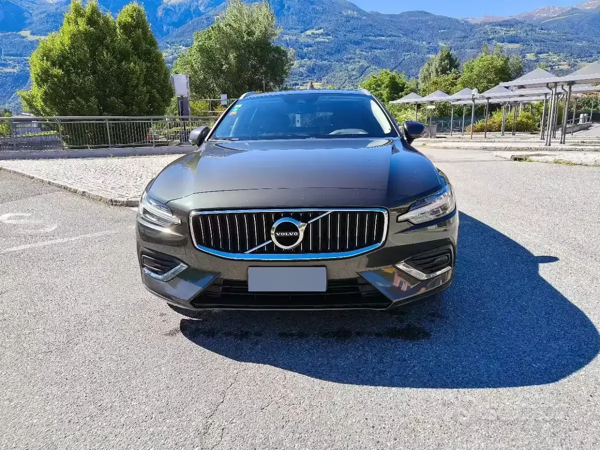 Usata Volvo V60 Inscription 150 CV (110 kW) 2019 Verde Station wagon