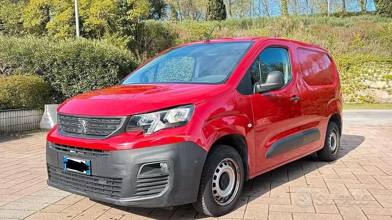 Usata Peugeot Partner Active 100 CV (73 kW) 2020 Rosso Monovolume