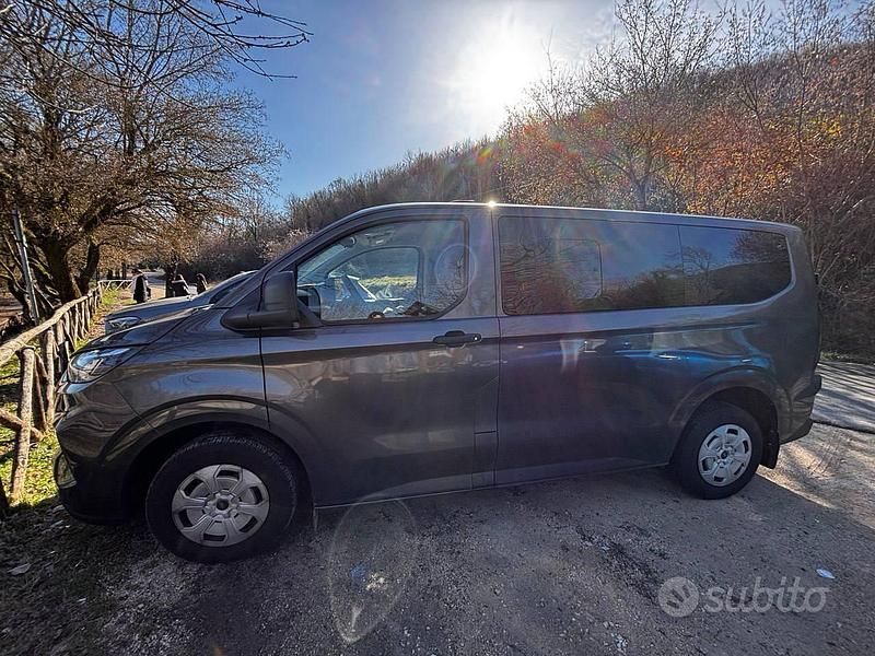 Begagnad Ford Transit Custom Trend 136 HK (100 kW) 2024 Grå Kombi