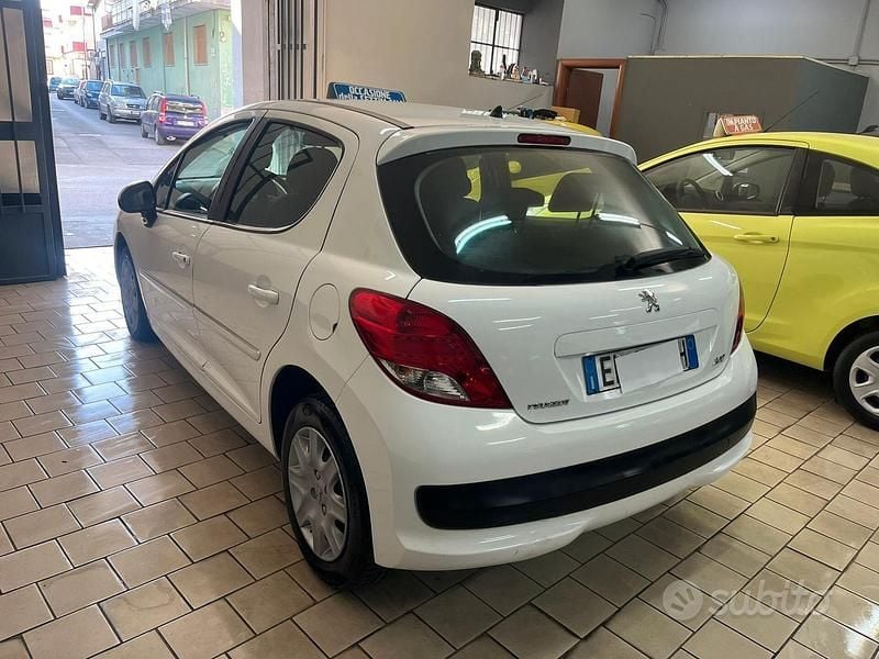 Usata Peugeot 207 70 CV (51 kW) 2012 Bianco Berlina