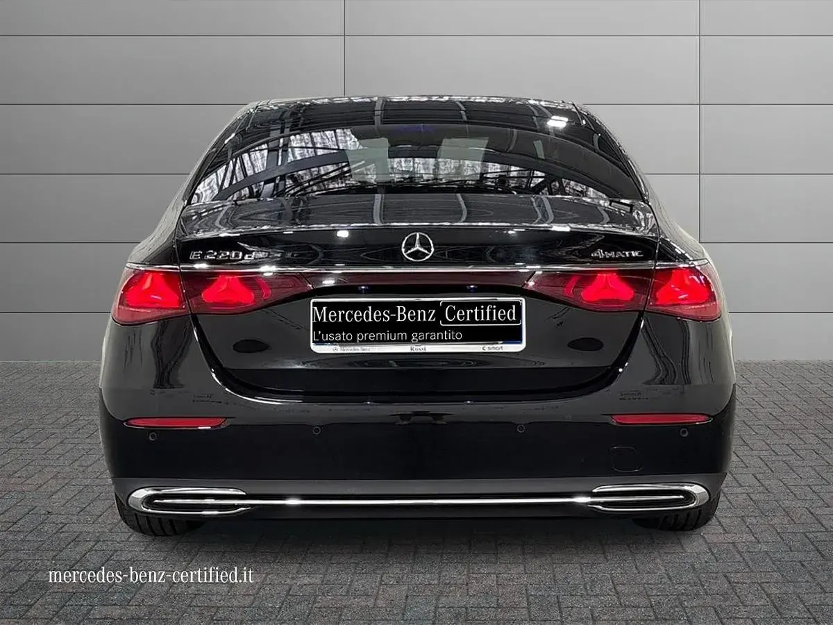 Usata Mercedes E220 Advanced 198 CV (145 kW) 2025 Nero metallizzato Berlina
