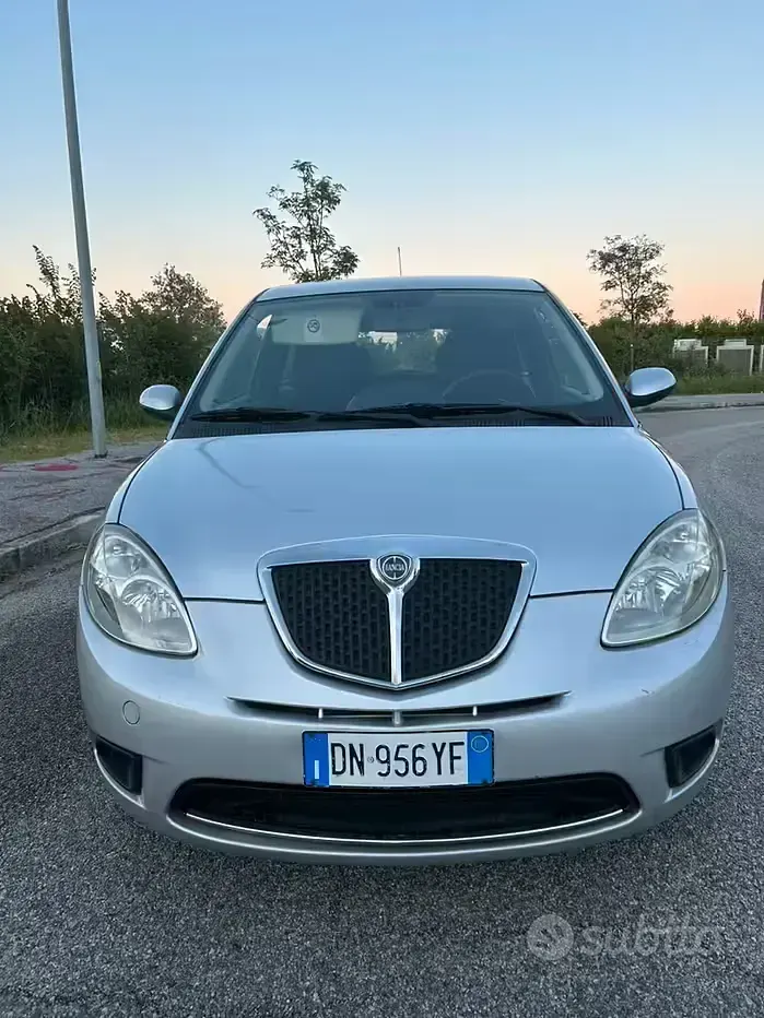 Usata Lancia Ypsilon 60 CV (44 kW) 2008 Grigio Utilitaria