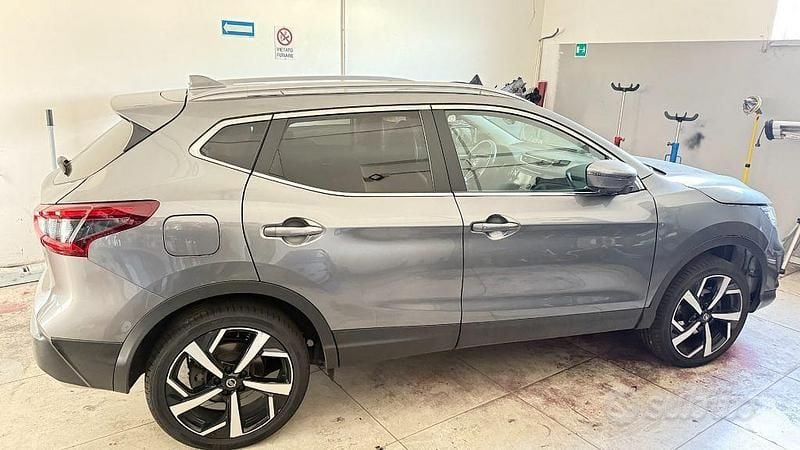 Usata Nissan Qashqai Tekna+ 140 CV (102 kW) 2020 Grigio SUV