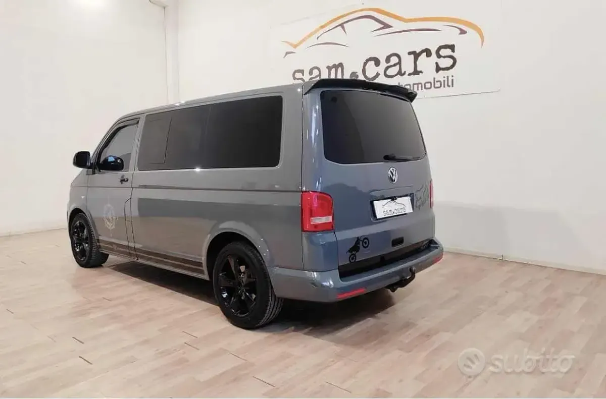 Usata VW Caravelle Comfortline 179 CV (131 kW) 2015 Grigio Furgone