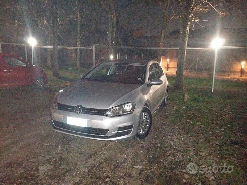 Grigio Usata 2014 VW Golf Berlina | 7800 € (Super prezzo) - Immagine 1/3