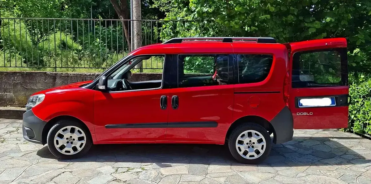 Usata Fiat Doblò Easy 105 CV (77 kW) 2015 Rosso Monovolume