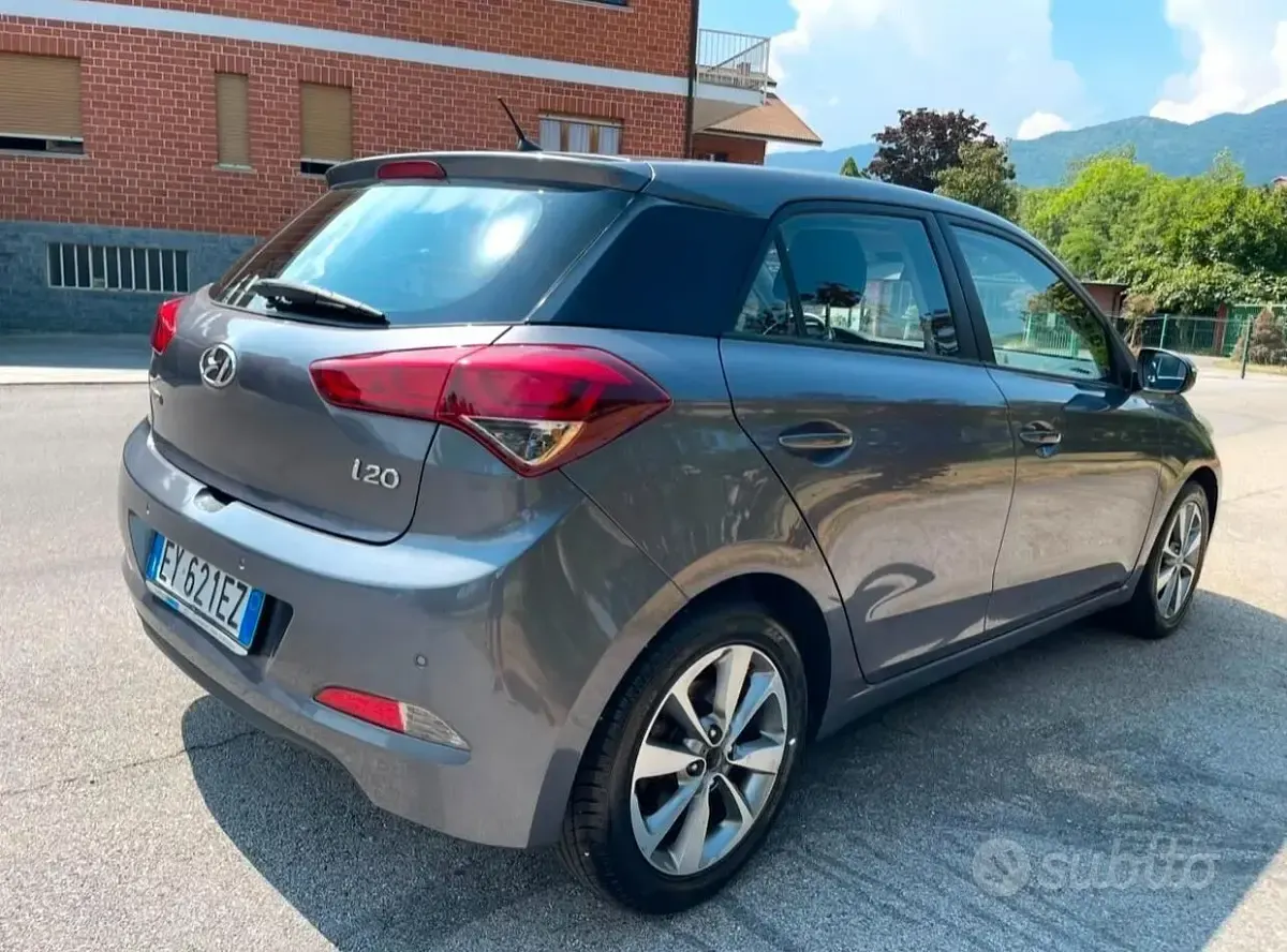 Usata Hyundai i20 Style 84 CV (61 kW) 2015 Grigio Berlina