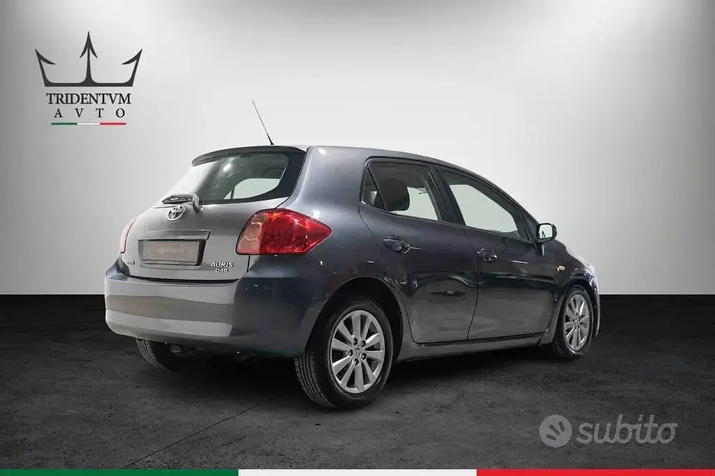 Usata Toyota Auris 90 CV (66 kW) 2007 Grigio Utilitaria
