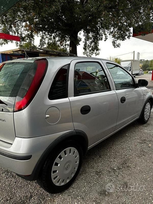 Usata Opel Corsa 60 CV (44 kW) 2004 Grigio Berlina