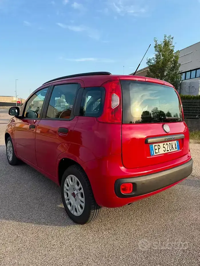 Usata Fiat Panda Lounge 85 CV (62 kW) 2013 Rosso Utilitaria