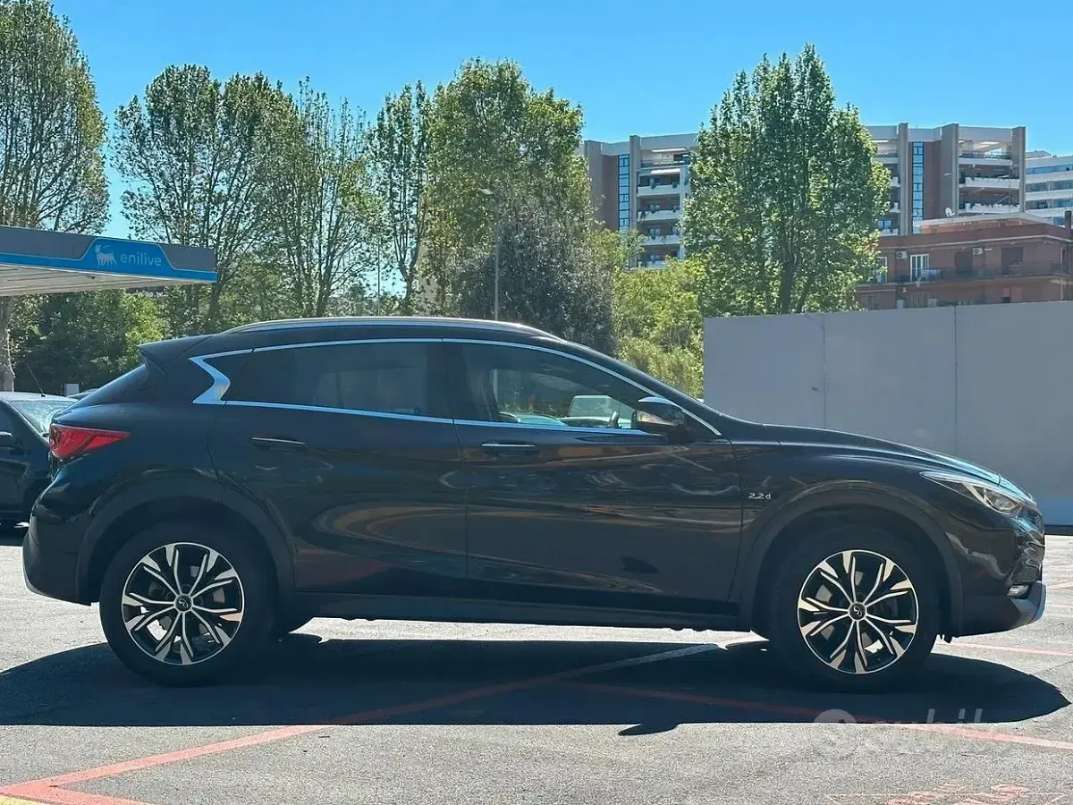 Usata Infiniti QX30 Luxe 170 CV (125 kW) 2018 Viola SUV