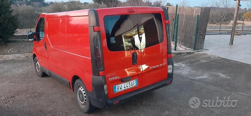 Usata Opel Vivaro 2001 Rosso Monovolume