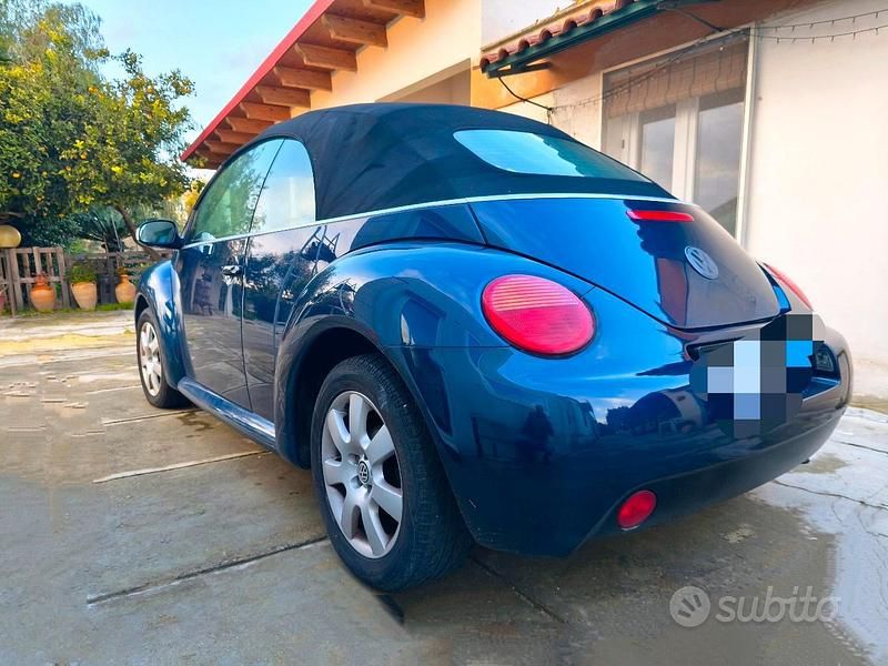 Usata VW New Beetle 105 CV (77 kW) 2005 Blu Utilitaria