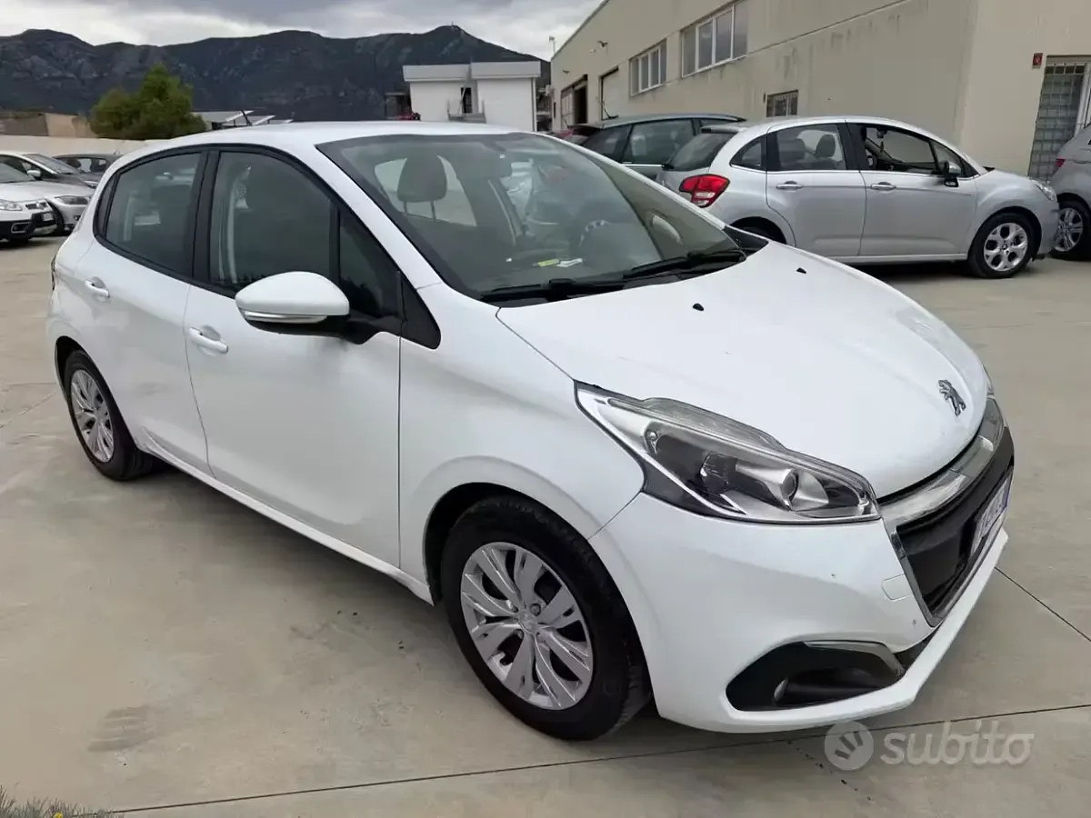 Usata Peugeot 208 Active 75 CV (55 kW) 2015 Bianco Utilitaria