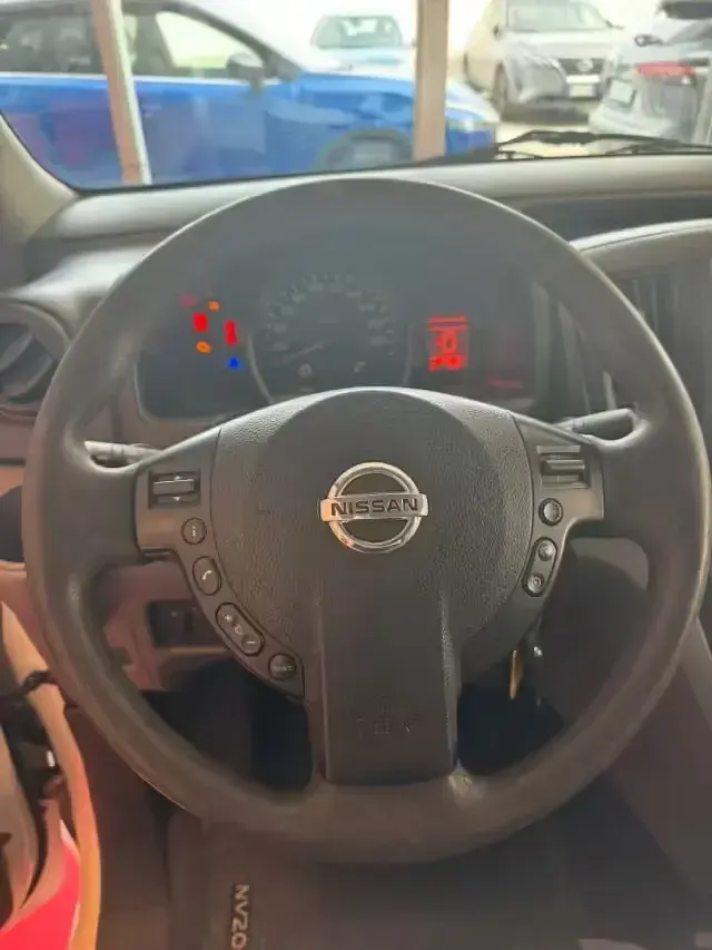 Używany Nissan NV200 90 KM (66 kW) 2015 Biały Minivan