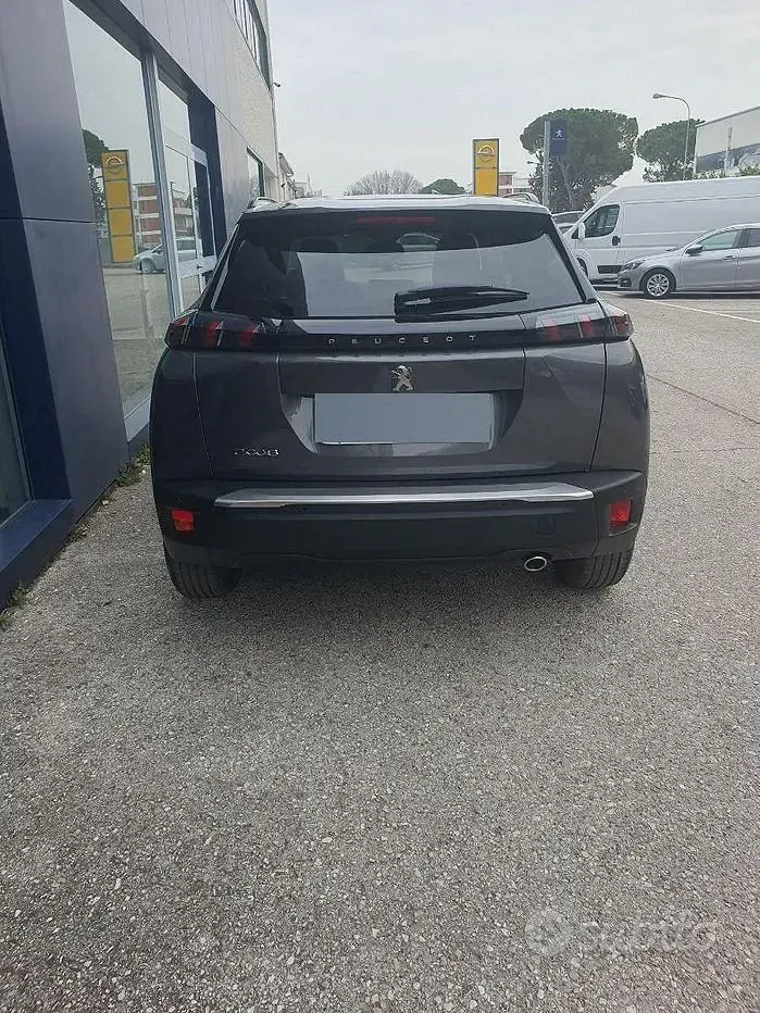 Usata Peugeot 2008 Allure 110 CV (80 kW) 2023 Grigio SUV