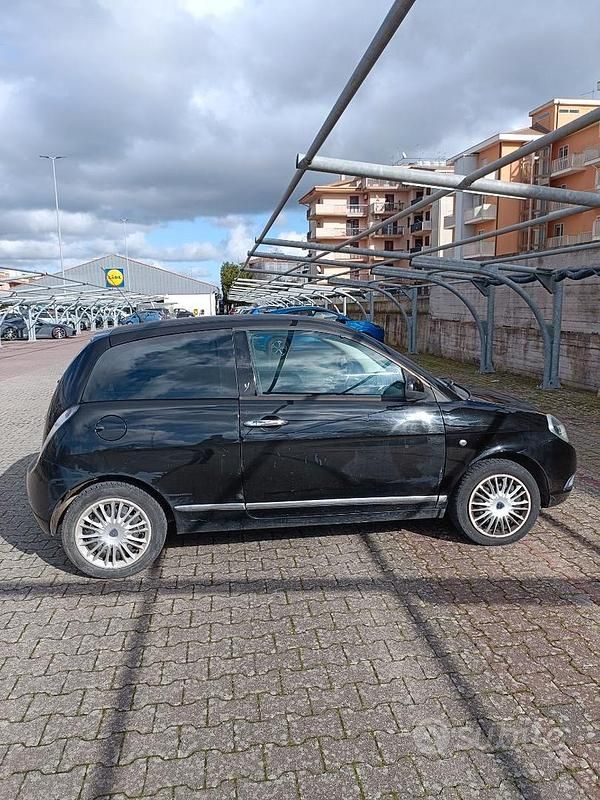 Usata Lancia Ypsilon 75 CV (55 kW) 2011 Nero Utilitaria