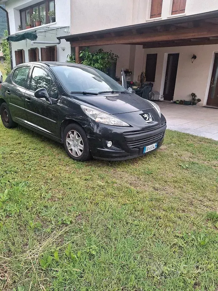 Usata Peugeot 207 68 CV (50 kW) 2010 Nero Berlina